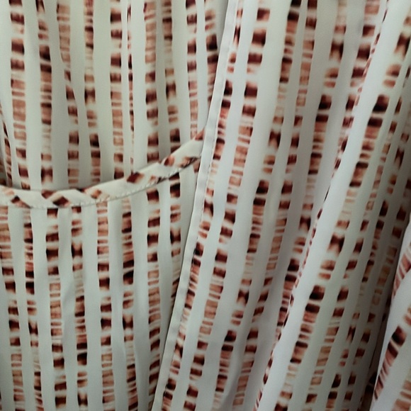 EUC White House Black Market women’s shirt size 6 - Picture 4 of 4